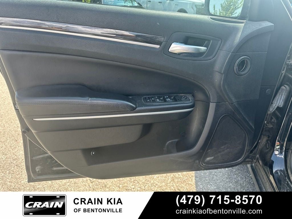 2022 Chrysler 300 Touring - CLEAN CARFAX / ONE OWNER