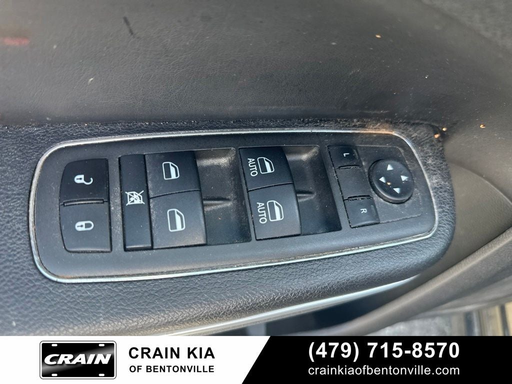 2022 Chrysler 300 Touring - CLEAN CARFAX / ONE OWNER