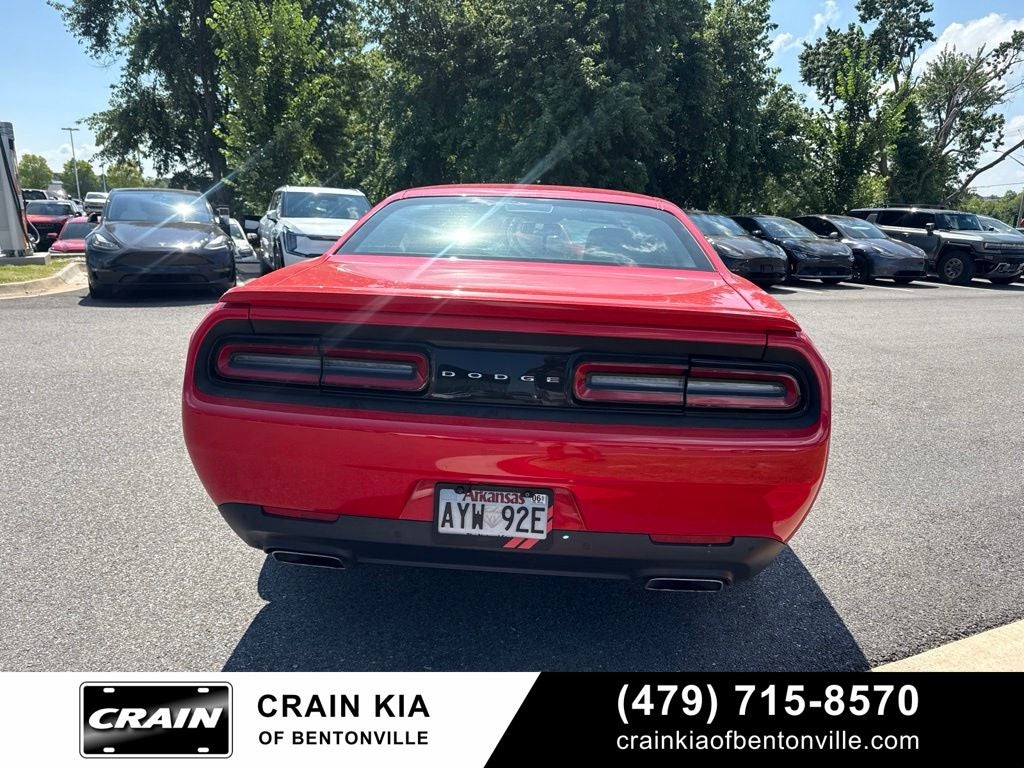 2017 Dodge Challenger R/T - CLEAN CARFAX / SUNROOF