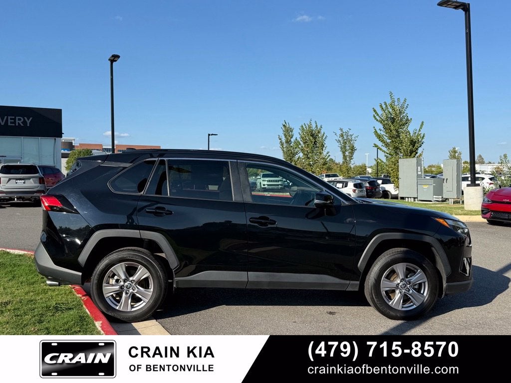2022 Toyota RAV4 XLE - AWD / CLEAN CARFAX