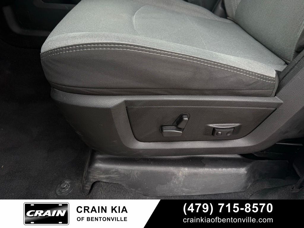 2024 RAM 2500 Big Horn - 4WD / CARFAX ONE OWNER