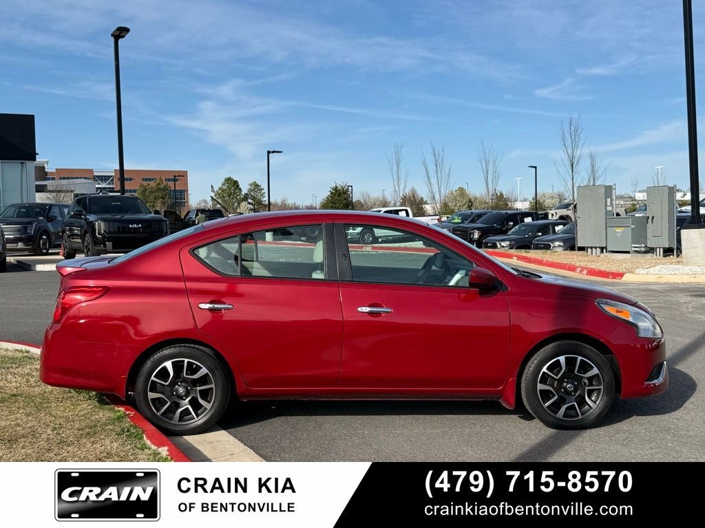 2015 Nissan Versa 1.6 SL - LOW MILES!