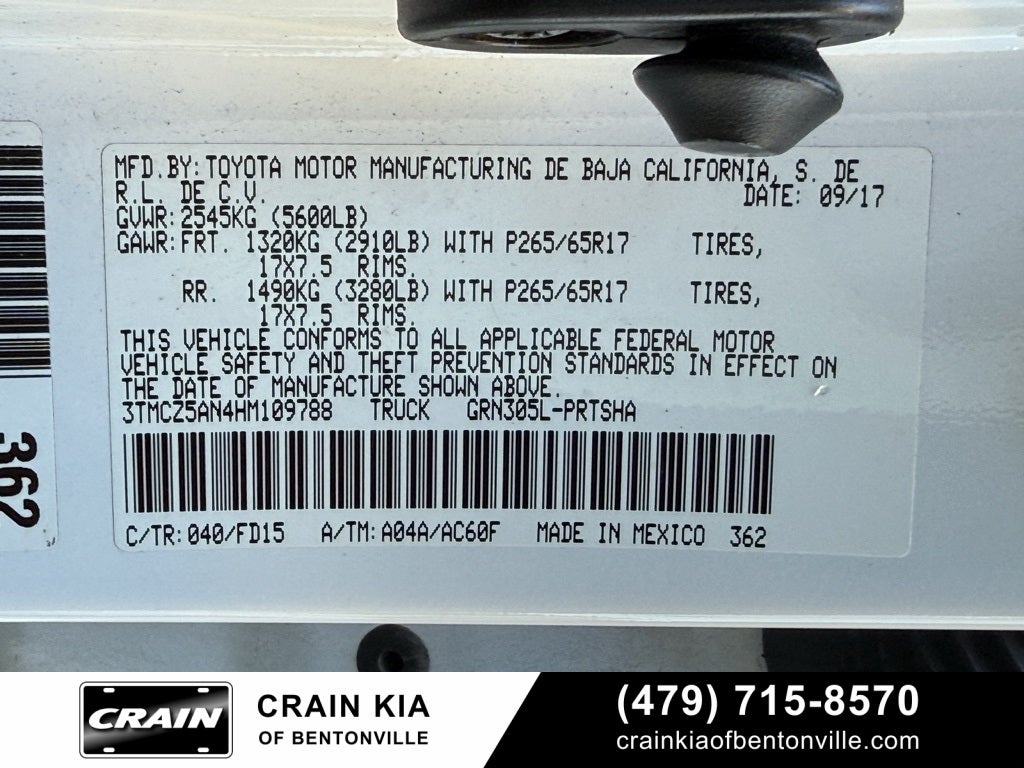 2017 Toyota Tacoma SR V6 - 4WD / LIFTED! / CLEAN CARFAX