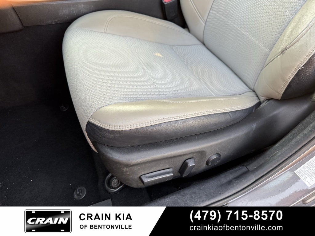 2016 Toyota Camry SE - CLEAN CARFAX HISTORY