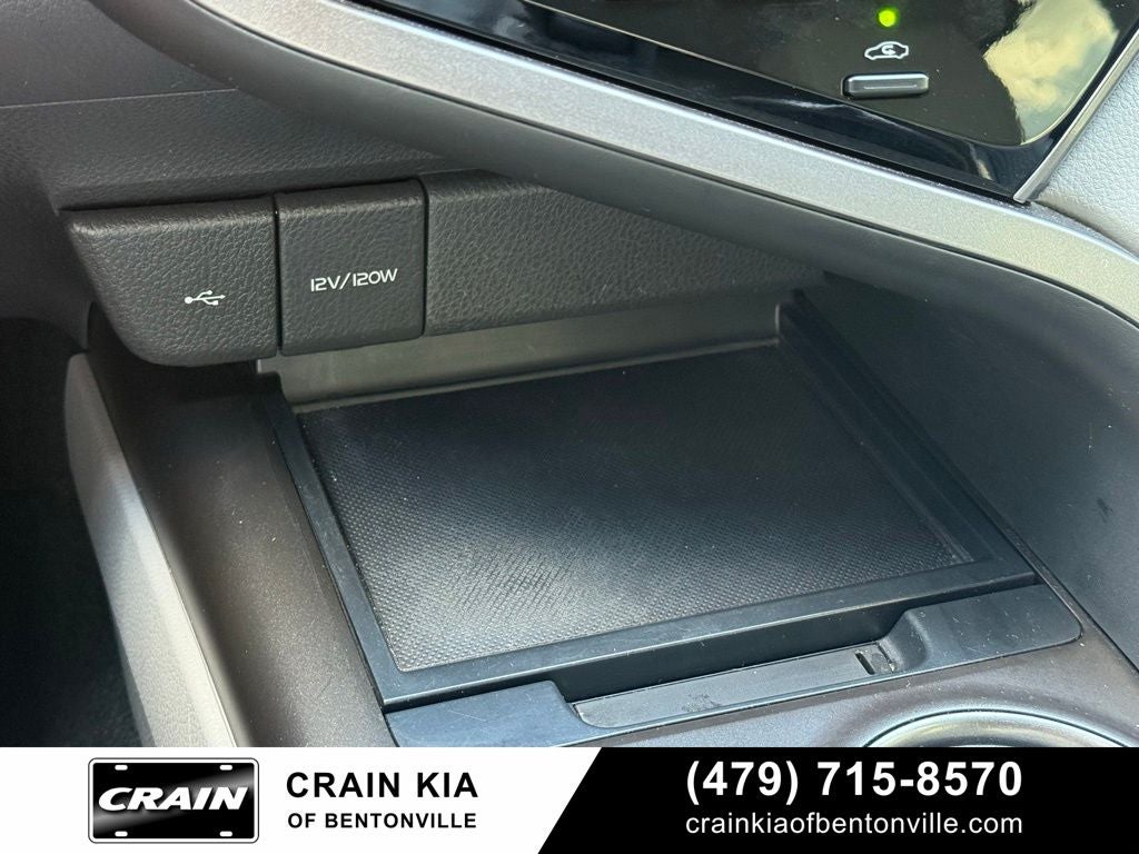 2022 Toyota Camry SE - CLEAN CARFAX / ONE OWNER