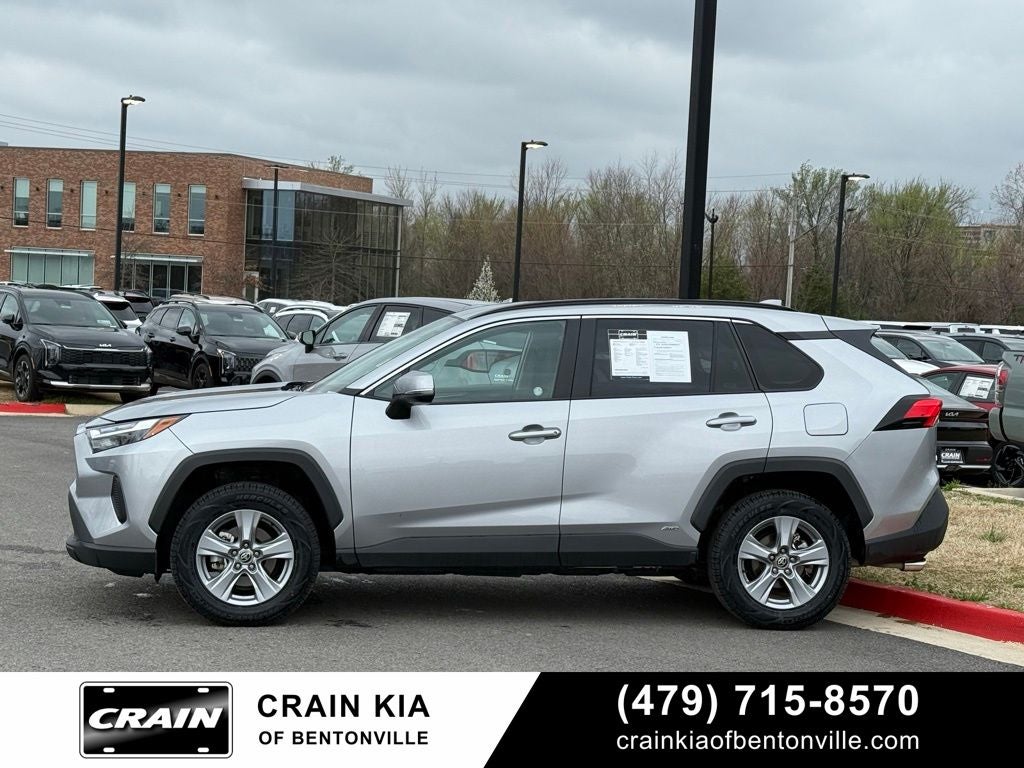 2025 Toyota RAV4 Hybrid XLE - AWD / CLEAN CARFAX / ONE OWNER