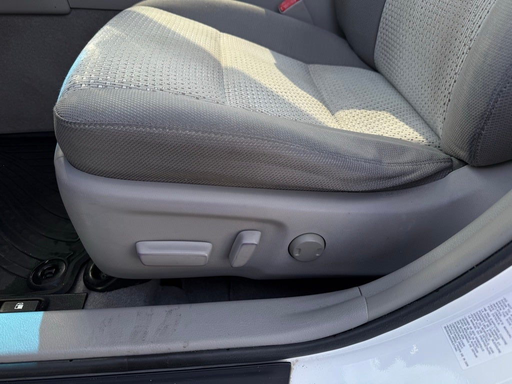 2014 Toyota Camry XLE - SUNROOF