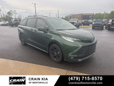 2025 Toyota Sienna Woodland Edition - AWD / DVD / SUNROOF