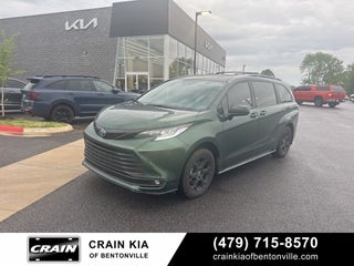 2025 Toyota Sienna Woodland Edition - AWD / DVD / SUNROOF