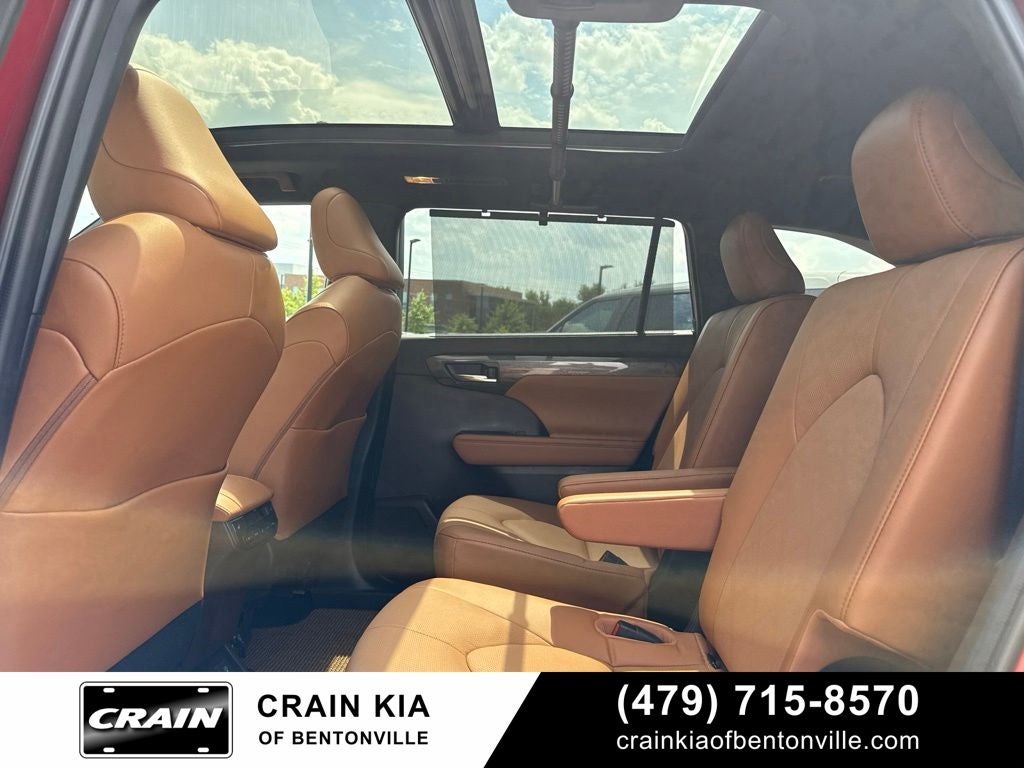 2022 Toyota Highlander Platinum - AWD / PANORAMIC SUNROOF / CLEAN CARFAX