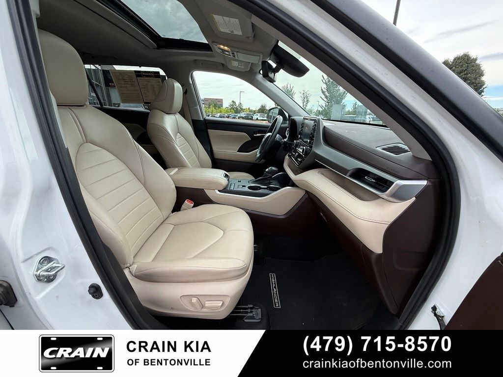 2022 Toyota Highlander XLE - SUNROOF / CLEAN CARFAX / ONE OWNER