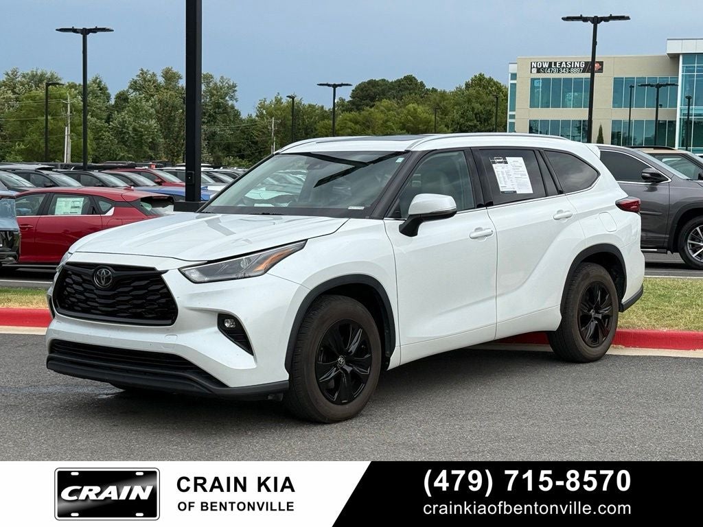 2022 Toyota Highlander XLE - SUNROOF / CLEAN CARFAX / ONE OWNER