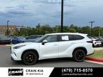2022 Toyota Highlander XLE - SUNROOF / CLEAN CARFAX / ONE OWNER