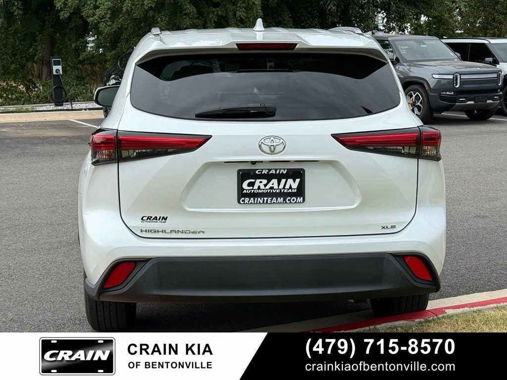 2022 Toyota Highlander XLE - SUNROOF / CLEAN CARFAX / ONE OWNER