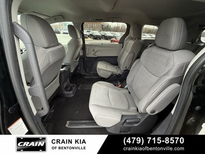 2022 Toyota Sienna LE 8 Passenger - CLEAN CARFAX