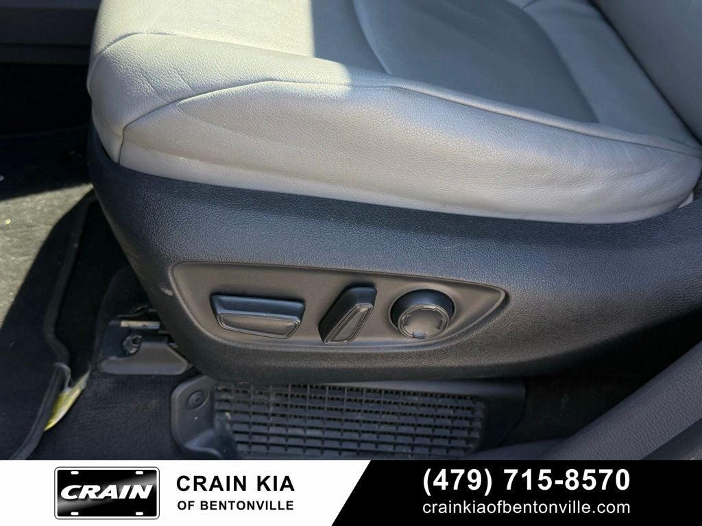 2022 Toyota Sienna XLE 8 Passenger - CARFAX ONE OWNER