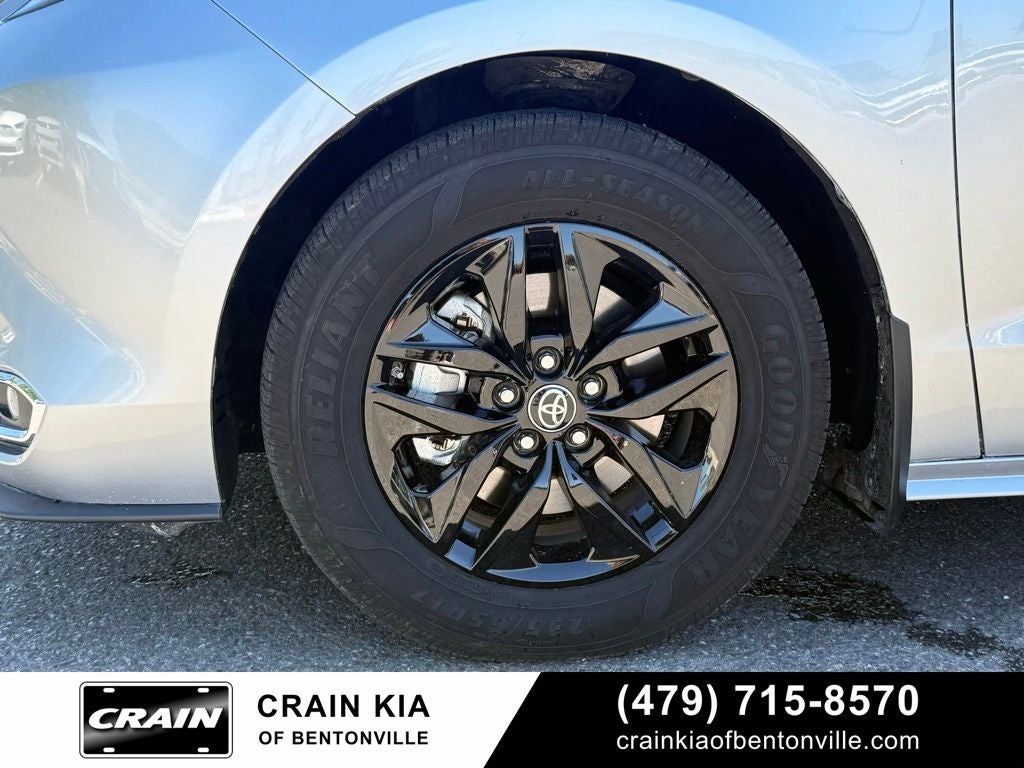 2022 Toyota Sienna XLE 8 Passenger - CARFAX ONE OWNER