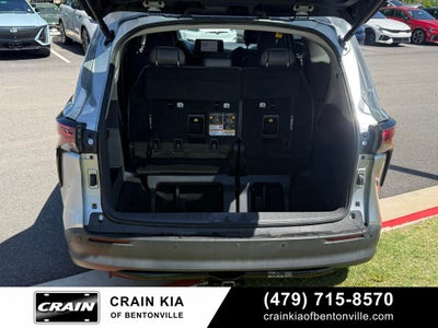 2022 Toyota Sienna XLE 8 Passenger - CARFAX ONE OWNER