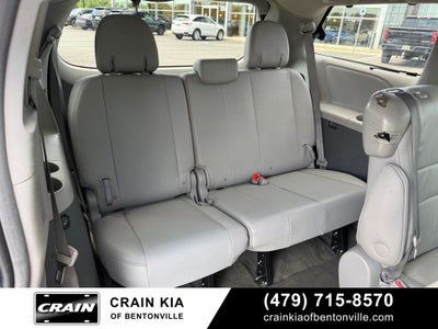 2017 Toyota Sienna XLE - SUNROOF / CLEAN CARFAX / LOW MILES!