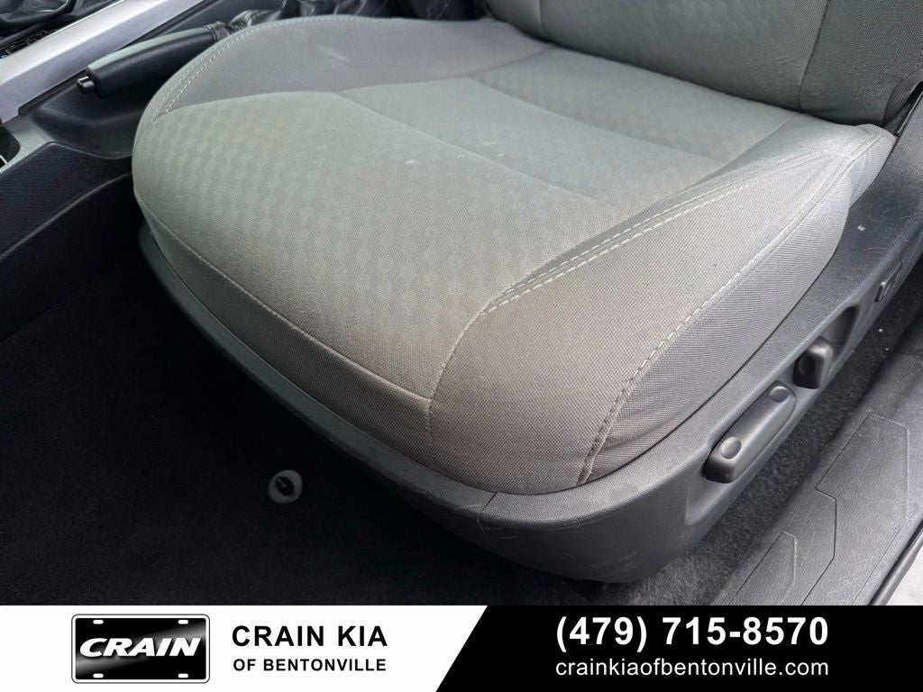 2021 Toyota Tacoma SR5 V6 - 4WD / CLEAN CARFAX
