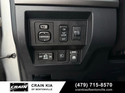2019 Toyota Tundra SR5 - 4WD / CLEAN CARFAX / LIFTED!