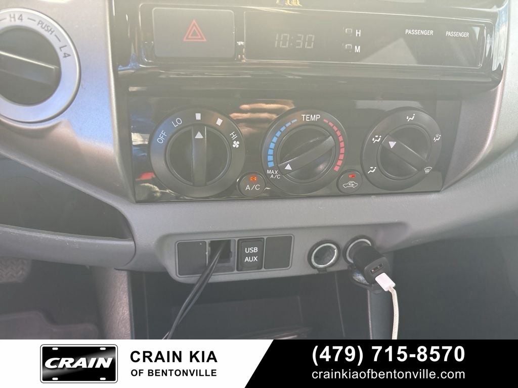 2014 Toyota Tacoma Base V6 - 4WD / CLEAN CARFAX HISTORY