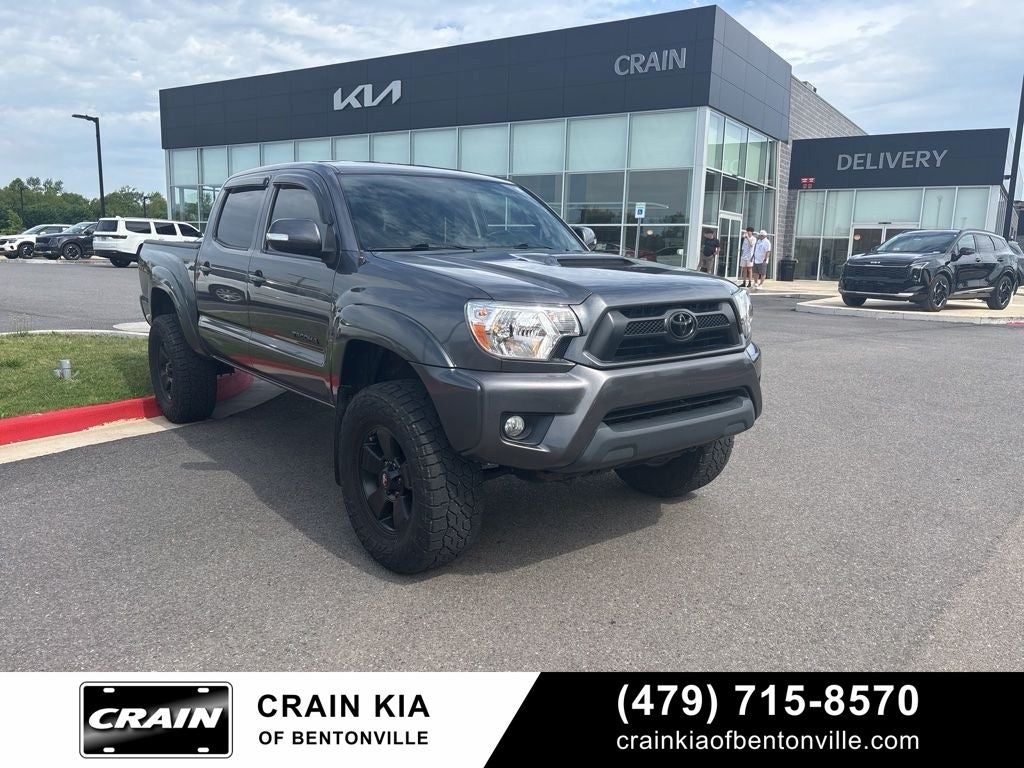 2014 Toyota Tacoma Base V6 - 4WD / CLEAN CARFAX HISTORY