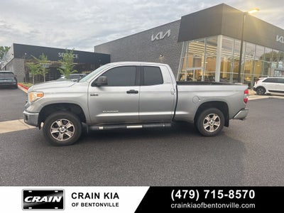 2015 Toyota Tundra SR5 - 4WD / CLEAN CARFAX HISTORY