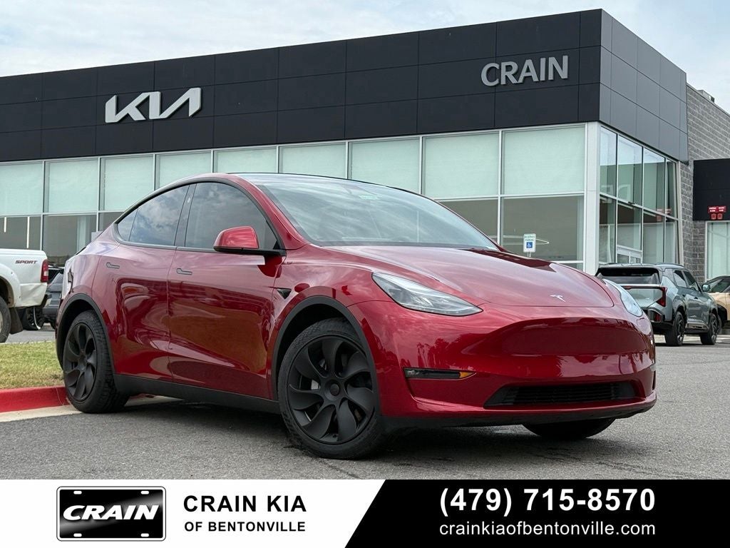 2024 Tesla Model Y Long Range - AWD / CLEAN CARFAX / ONE OWNER