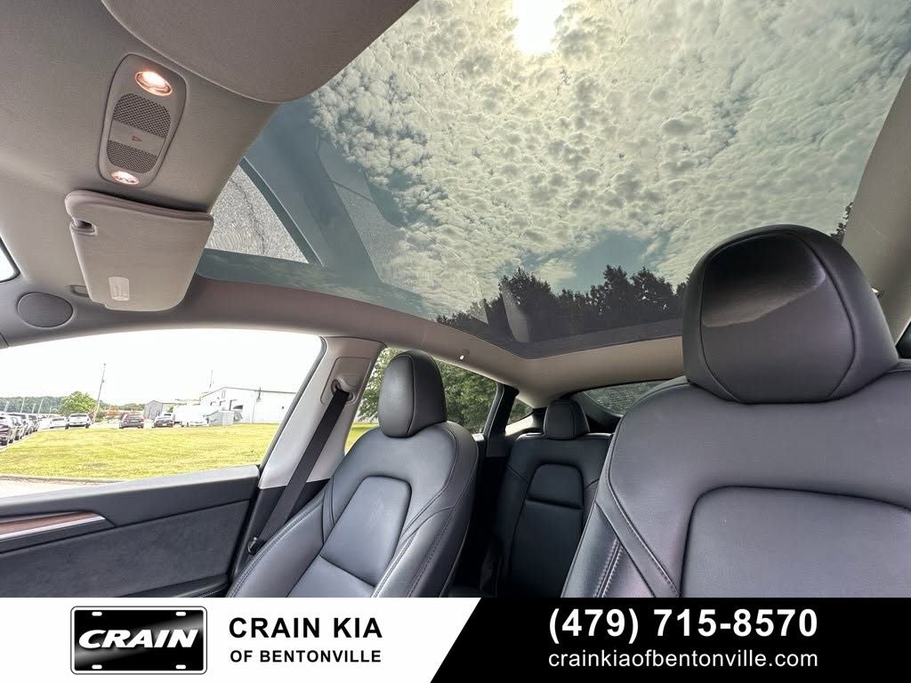 2023 Tesla Model Y Long Range - AWD / CLEAN CARFAX / ONE OWNER