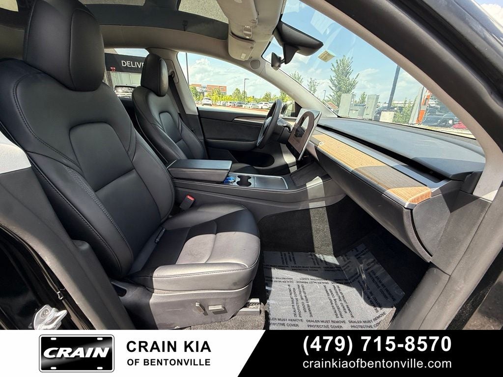 2024 Tesla Model Y Long Range - AWD / CLEAN CARFAX / ONE OWNER