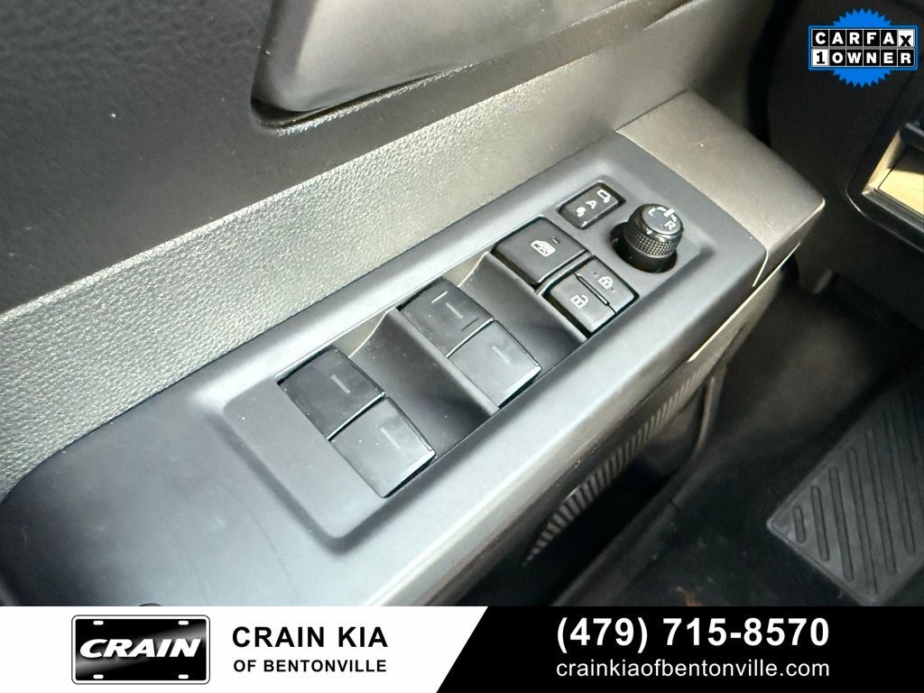 2025 Toyota Sequoia SR5 - 4WD / SUNROOF / CARFAX ONE OWNER