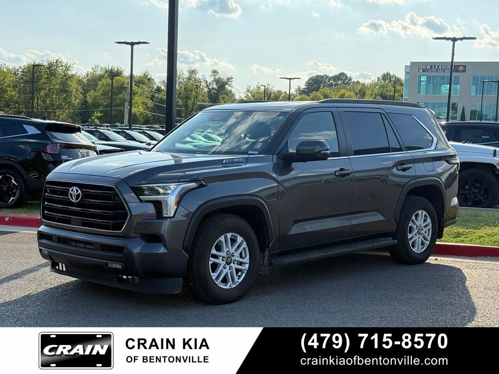 2025 Toyota Sequoia SR5 - 4WD / CLEAN CARFAX / ONE OWNER