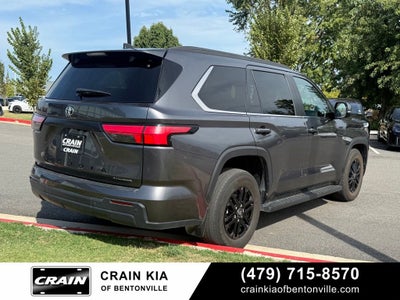 2025 Toyota Sequoia SR5 - 4WD / CLEAN CARFAX / ONE OWNER