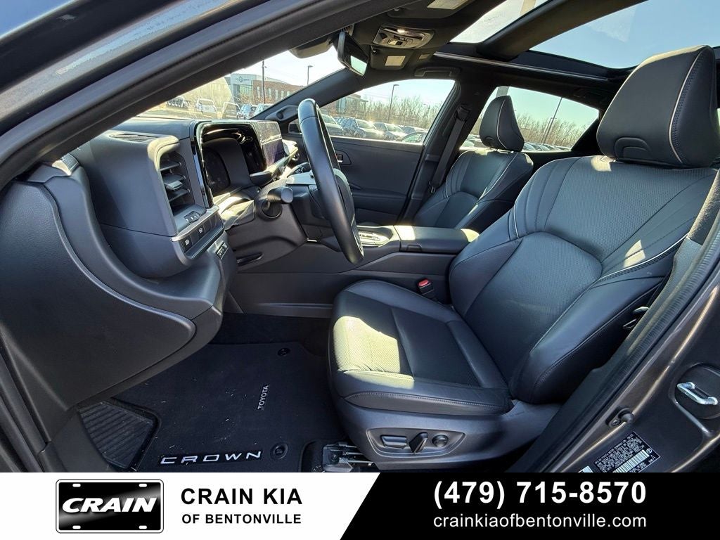 2023 Toyota Crown Limited - AWD / PANORAMIC SUNROOF