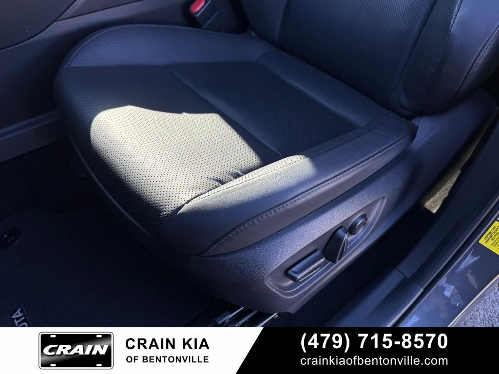 2023 Toyota Crown Limited - AWD / PANORAMIC SUNROOF