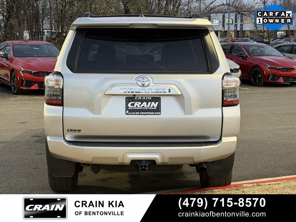 2024 Toyota 4Runner SR5 - 4WD / CLEAN CARFAX / ONE OWNER