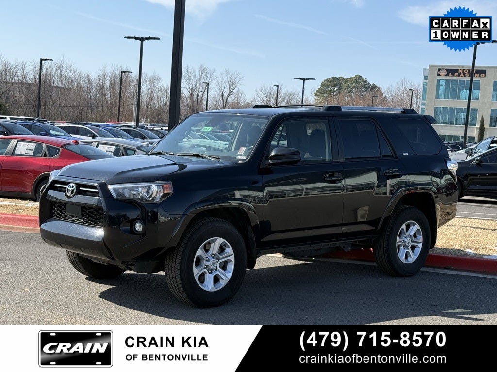 2024 Toyota 4Runner SR5 - 4WD / CLEAN CARFAX / ONE OWNER