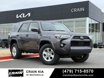 2023 Toyota 4Runner SR5 - 4WD / CLEAN CARFAX / ONE OWNER