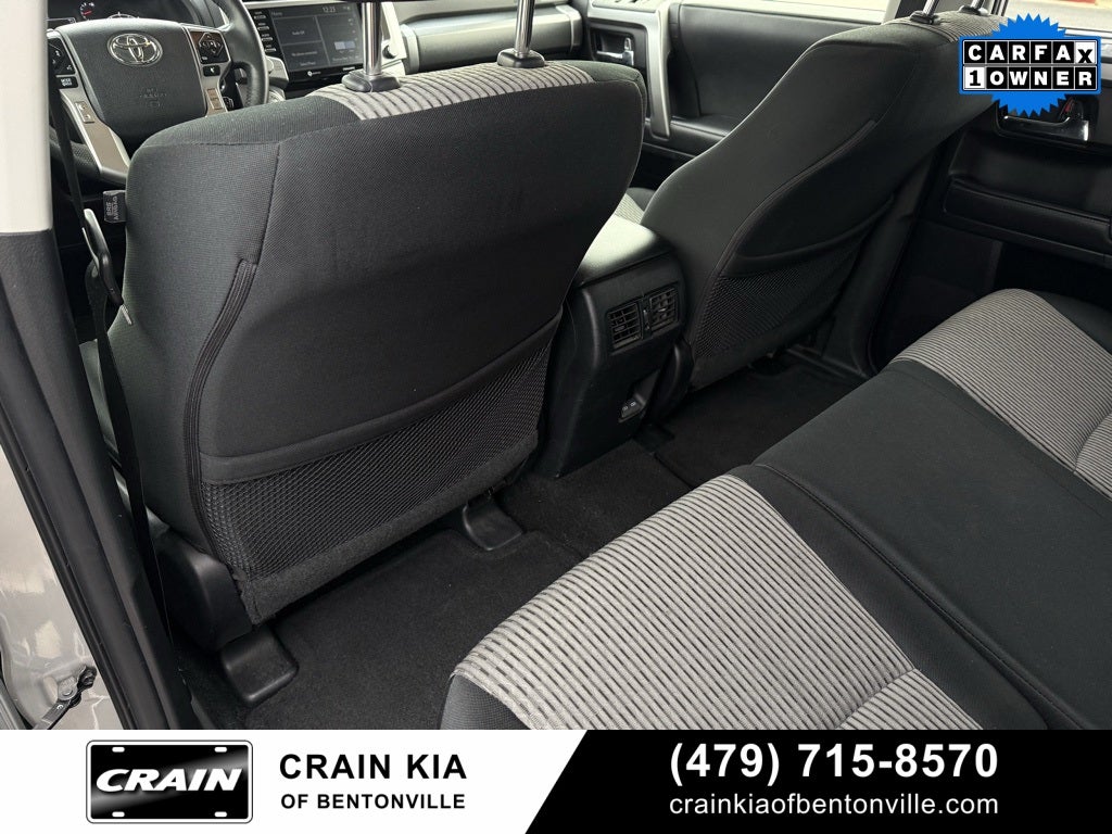 2024 Toyota 4Runner SR5 - 4WD / CLEAN CARFAX / ONE OWNER