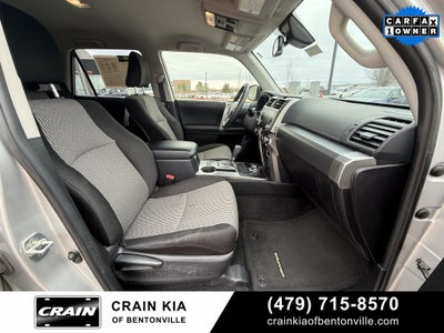 2024 Toyota 4Runner SR5 - 4WD / CLEAN CARFAX / ONE OWNER