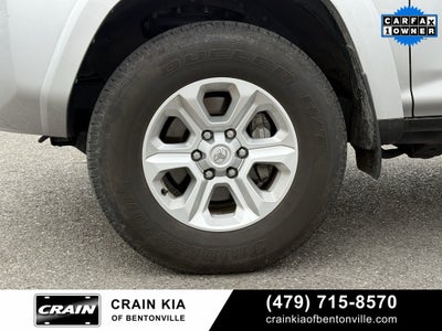 2024 Toyota 4Runner SR5 - 4WD / CLEAN CARFAX / ONE OWNER