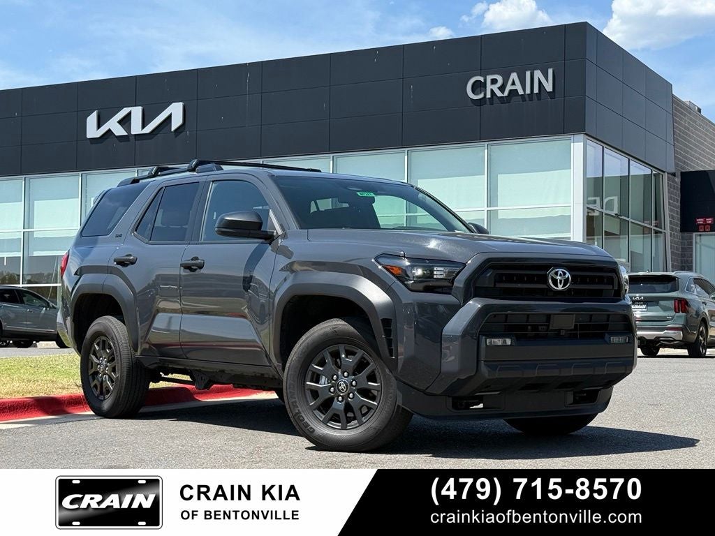 2025 Toyota 4Runner SR5 - 4WD / CLEAN CARFAX / ONE OWNER