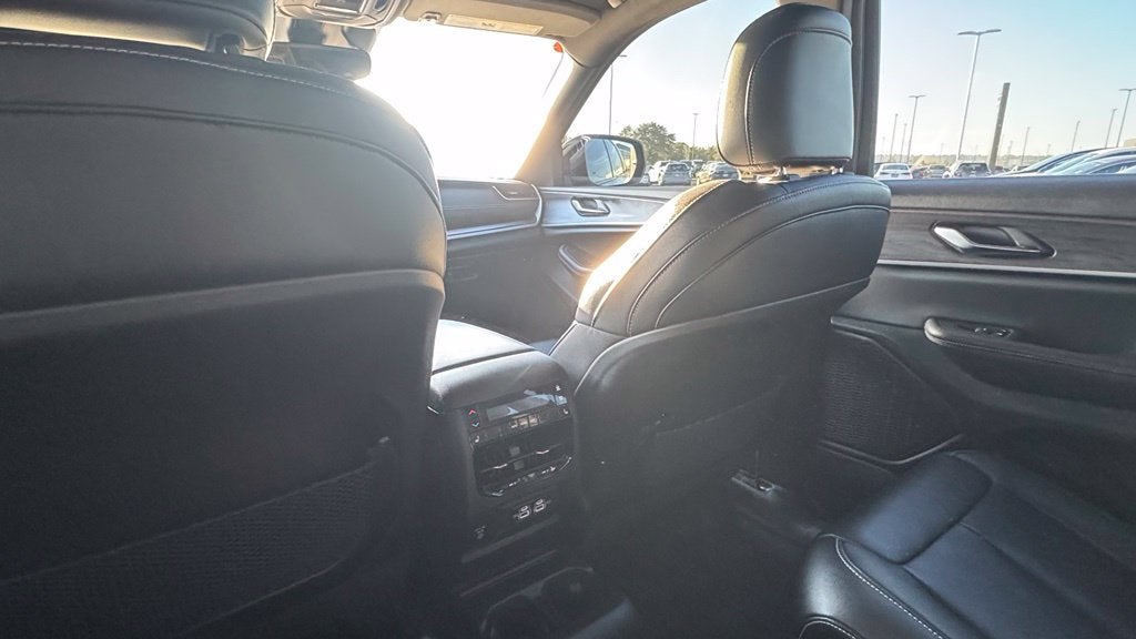 2024 Jeep Grand Cherokee L Limited 4X4 / HEATED SEATS / TOW PACK / HEATED SEATS