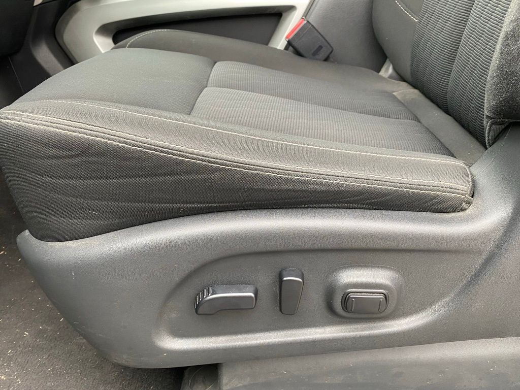 2018 Nissan Titan SV 4X4 / NAV / HEATED SEATS