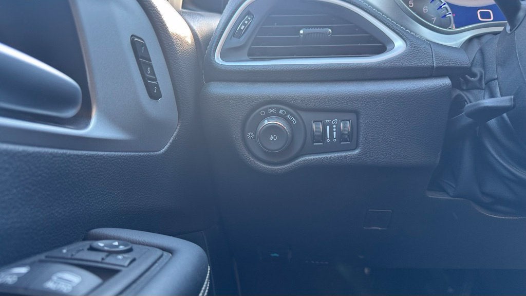 2024 Chrysler Pacifica Touring L HEATED SEATS / LEATHER / 3RD ROW