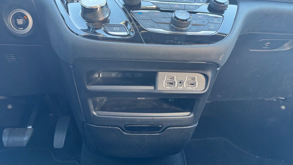 2024 Chrysler Pacifica Touring L HEATED SEATS / LEATHER / 3RD ROW