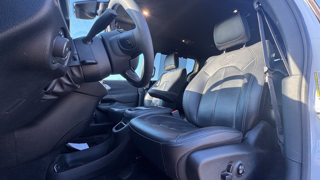 2024 Chrysler Pacifica Touring L HEATED SEATS / LEATHER / 3RD ROW