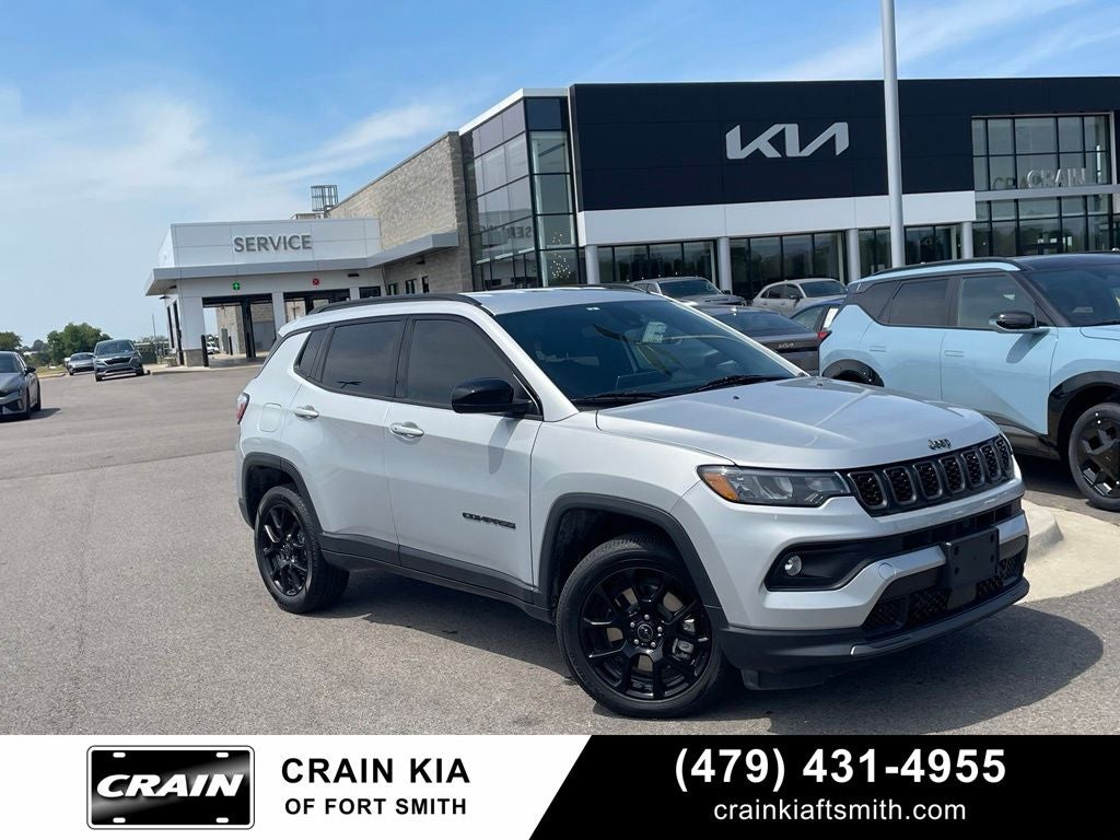 2025 Jeep Compass Latitude 4X4 / HEATED SEATS / ONE OWNER