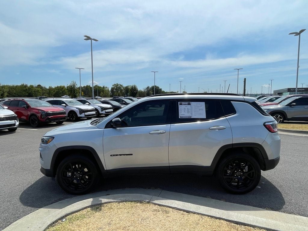 2025 Jeep Compass Latitude 4X4 / HEATED SEATS / ONE OWNER